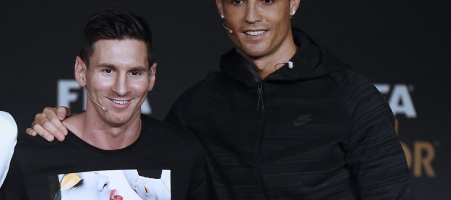 Pellegrini mengatakan Cristiano Ronaldo layak dibayar dengan nilai yang sama dengan Lionel Messi dari Barcelona.