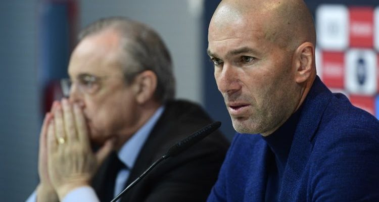 Zinedine Zidane yang mengumumkan telah berhenti menjadi manajer Real Madrid
